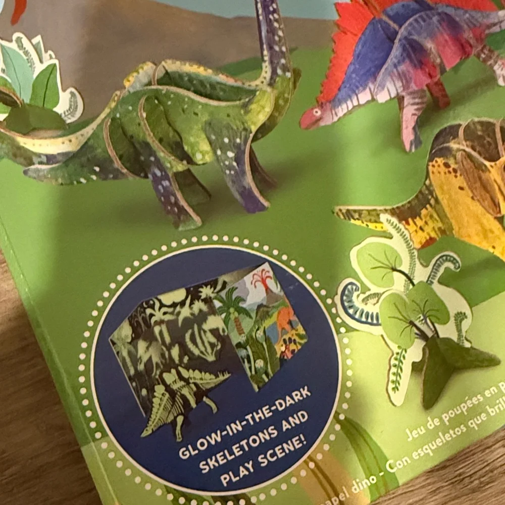 eeBoo Glow-in-the-Dark Dinosaur Adventure Set
